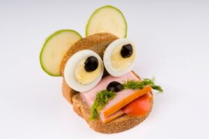 Homesick Pom bekommt einen Vorgeschmack auf Zuhause und isst ein vorgefertigtes Eiersandwich aus dem Supermarkt – The Betoota Advocate